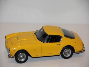 ferrari-250gt-swb--1961-yellow--cmc-.jpg