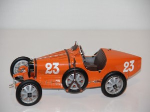 bugatti-t35-no.23-v-narodnich-barvach---nizozemsko------cmc-.jpg