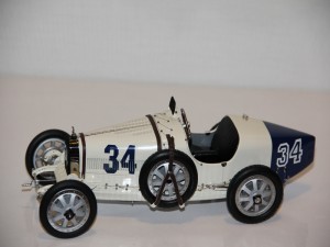 bugatti-t35-no.34-v-narodnich-barvach---usa-----1924--cmc---limit-500-ks-.jpg
