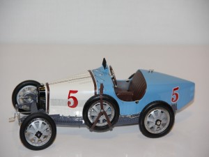 bugatti-t35-no.5-v-narodnich-barvach---argentina-----1924--cmc---limit-500-ks-.jpg